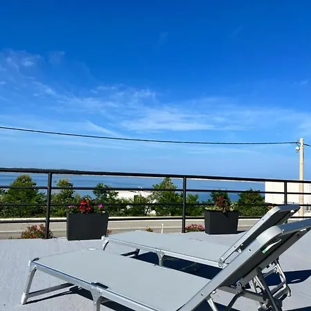 Sea View 公寓 *