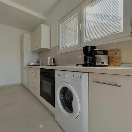 Sea View Apartment Rtina